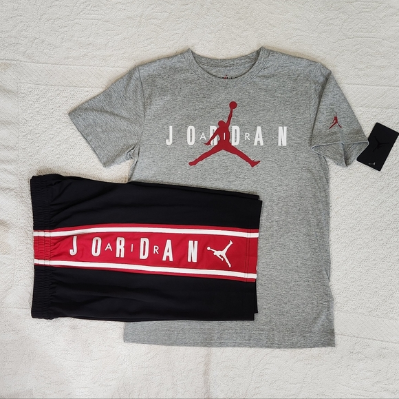 🆕️ Jordan Tee & Shorts - Picture 1 of 3